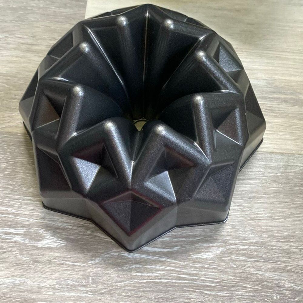 Wilton Dimensions 8-Star Bundt Pan Heavy Nonstick Aluminum Retired Gem Jewel